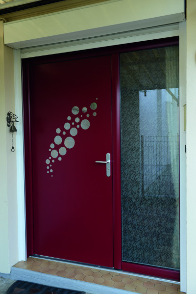 Installation d'une porte d'entrée contemporaine à Caen par Baie Ouest , adhérent Komilfo dans le Calvados (14)