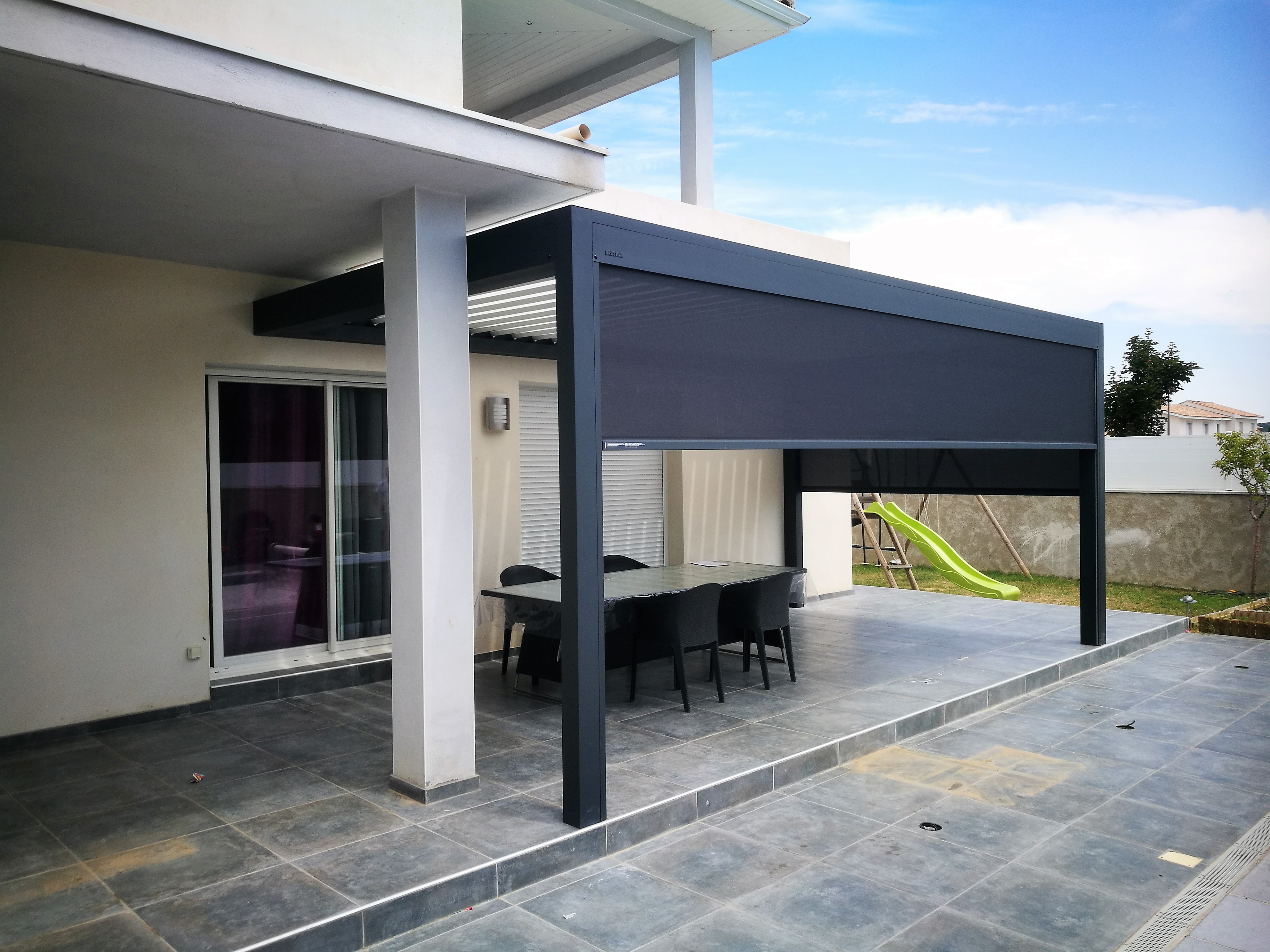 Installation d'une pergola à Montarnaud, proche de Clermont l'Hérault.