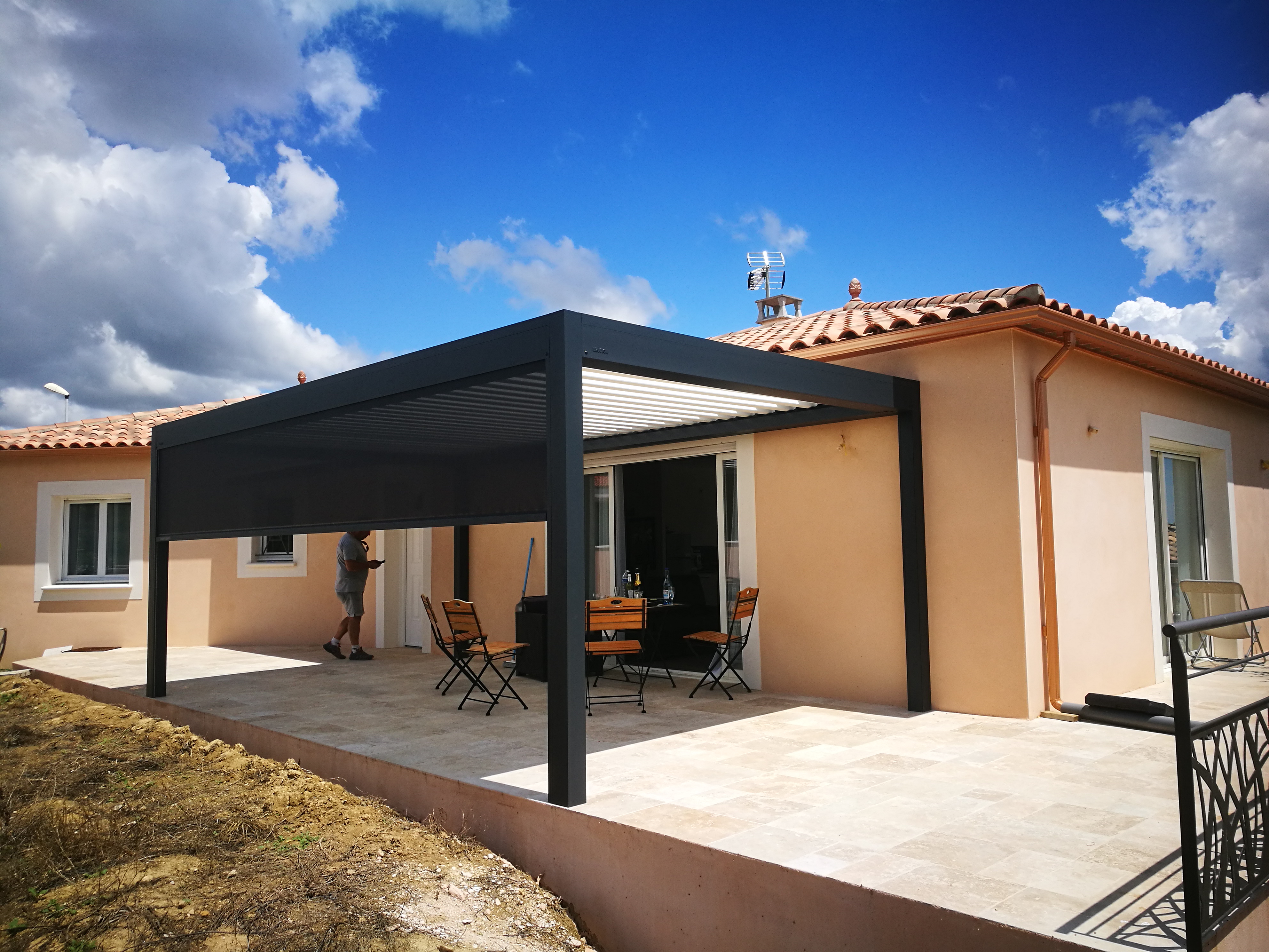 PERGOLA BIOCLIMATIQUE ALUMINIUM MOTEUR SOMFY STORE ZIP CLERMONT MONTPELLIER