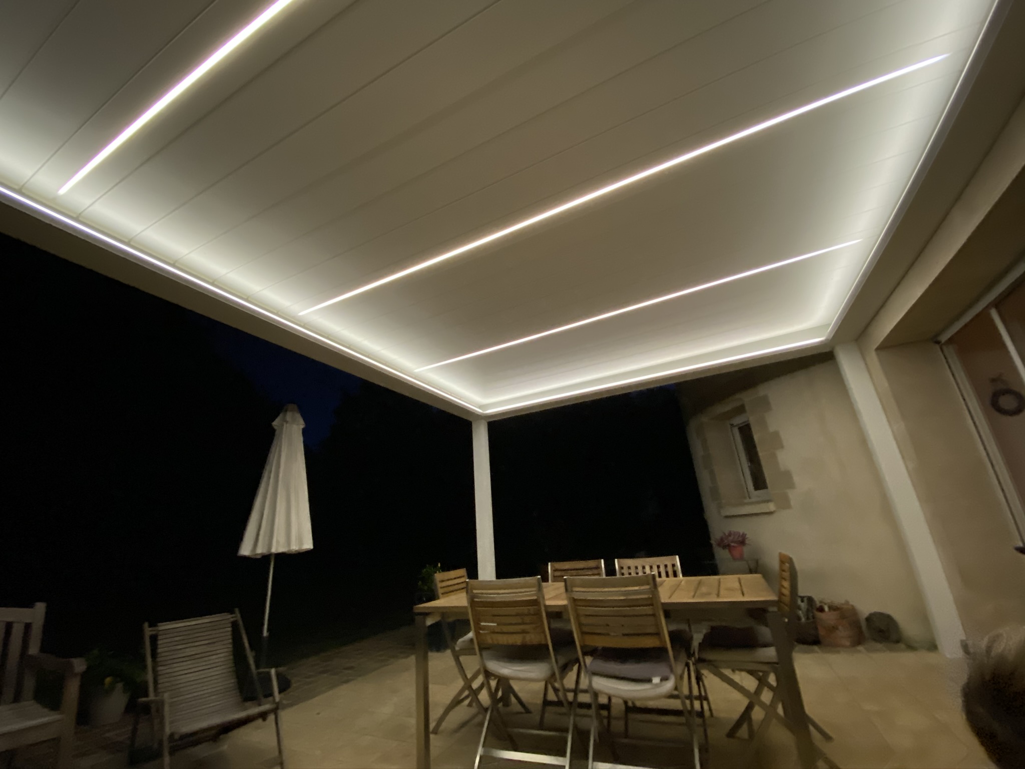 pergola bioclimatique avec éclairage leds de nuit