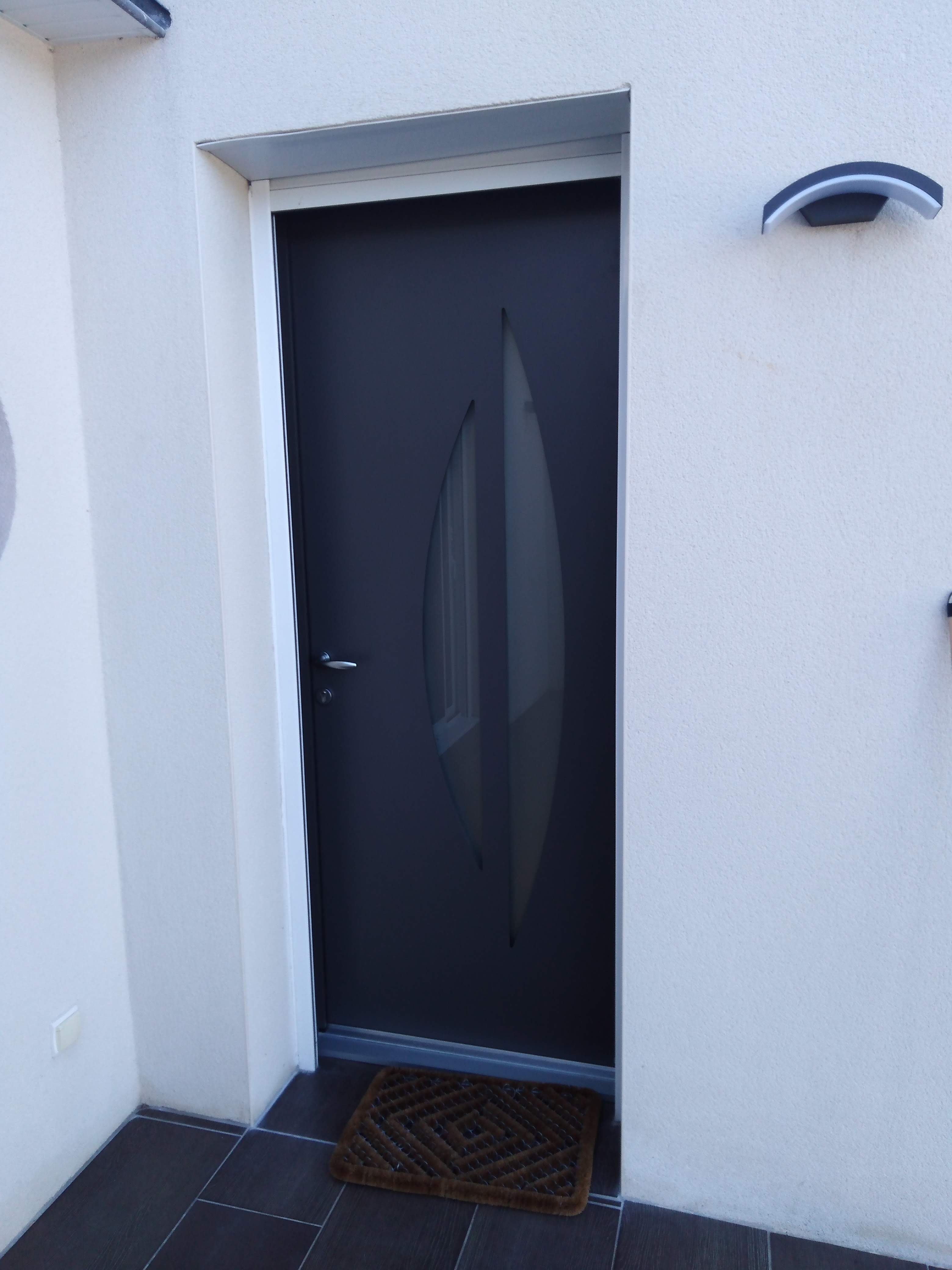 porte d'entrée noire