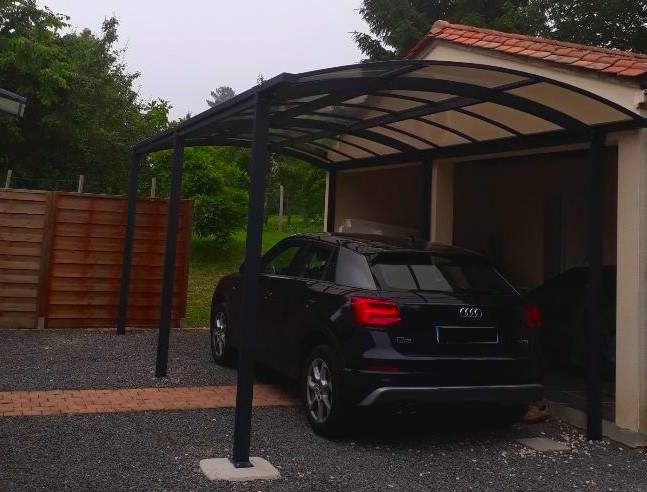 Carport aluminium pour voiture installé par JBA Komilfo Angoulême