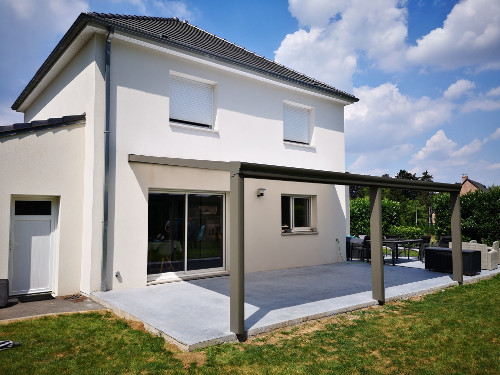 Pergola aluminium installée près de Maubeuge et Valenciennes par Ombres et Protections