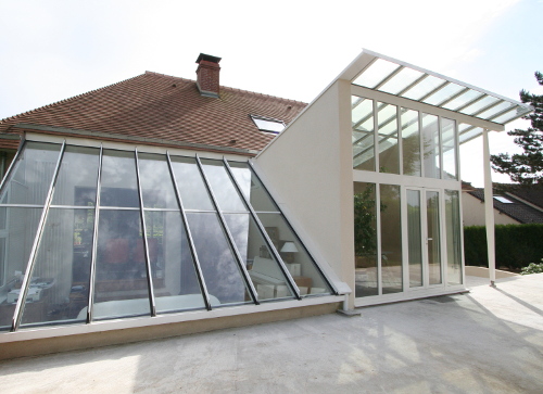 Véranda contemporaine architecturale sur-mesure installée par Komilfo