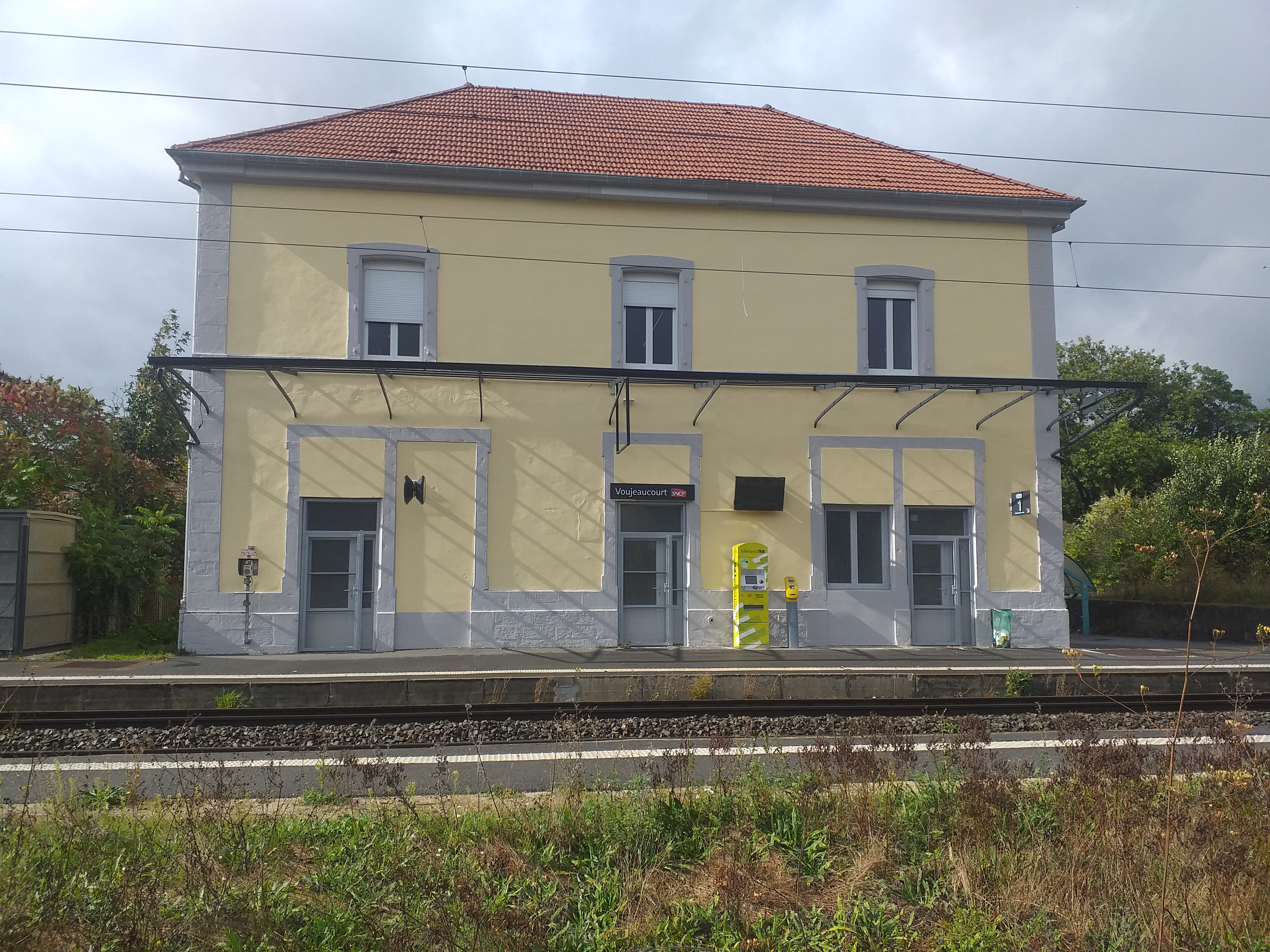 menuiseries de la gare de Voujeaucourt