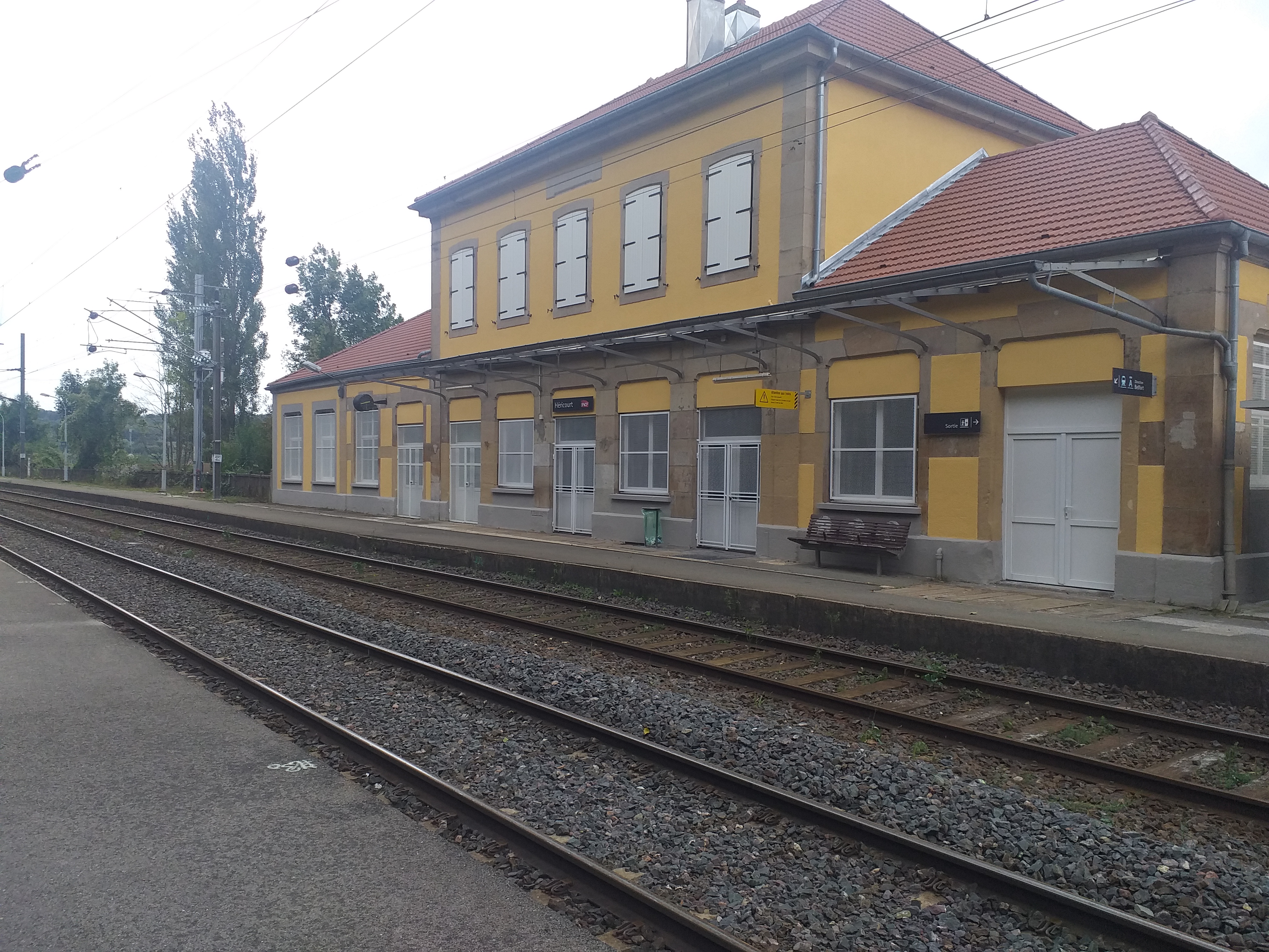 menuiseries bâtiment de la gare