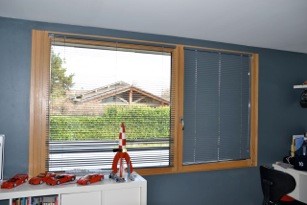 Store intérieur venitien aluminium luxaflex thonon