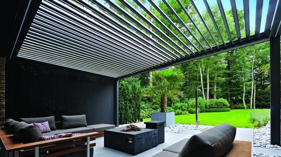 Pose d'une pergola bioclimatique à lames orientables à Aix-en-Provence