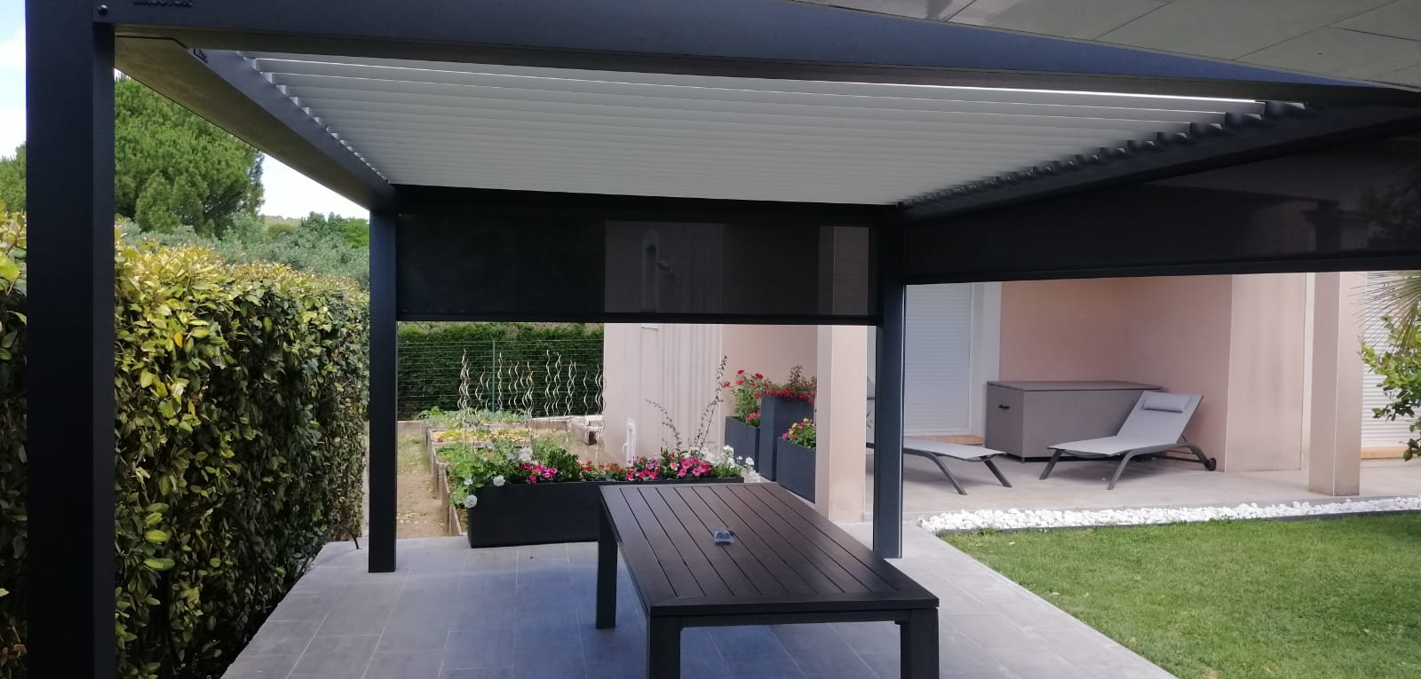 Pergola bioclimatique B200XL et ses stores ZIP