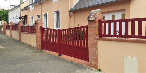clôture portail portillon semi ajouré aluminium rouge