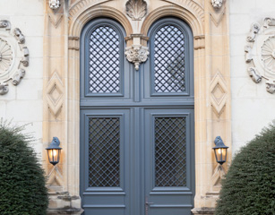 Portes d'entrée traditionnelles sur-mesure Komilfo