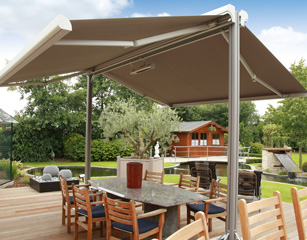 Store de jardin et parasol sur-mesure Komilfo