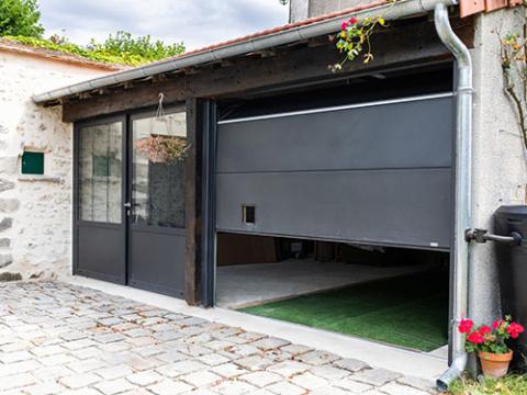 Quelle porte de garage est la plus isolante ?