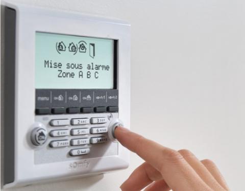 Solution d'alarme connectée à installer par un conseiller Komilfo