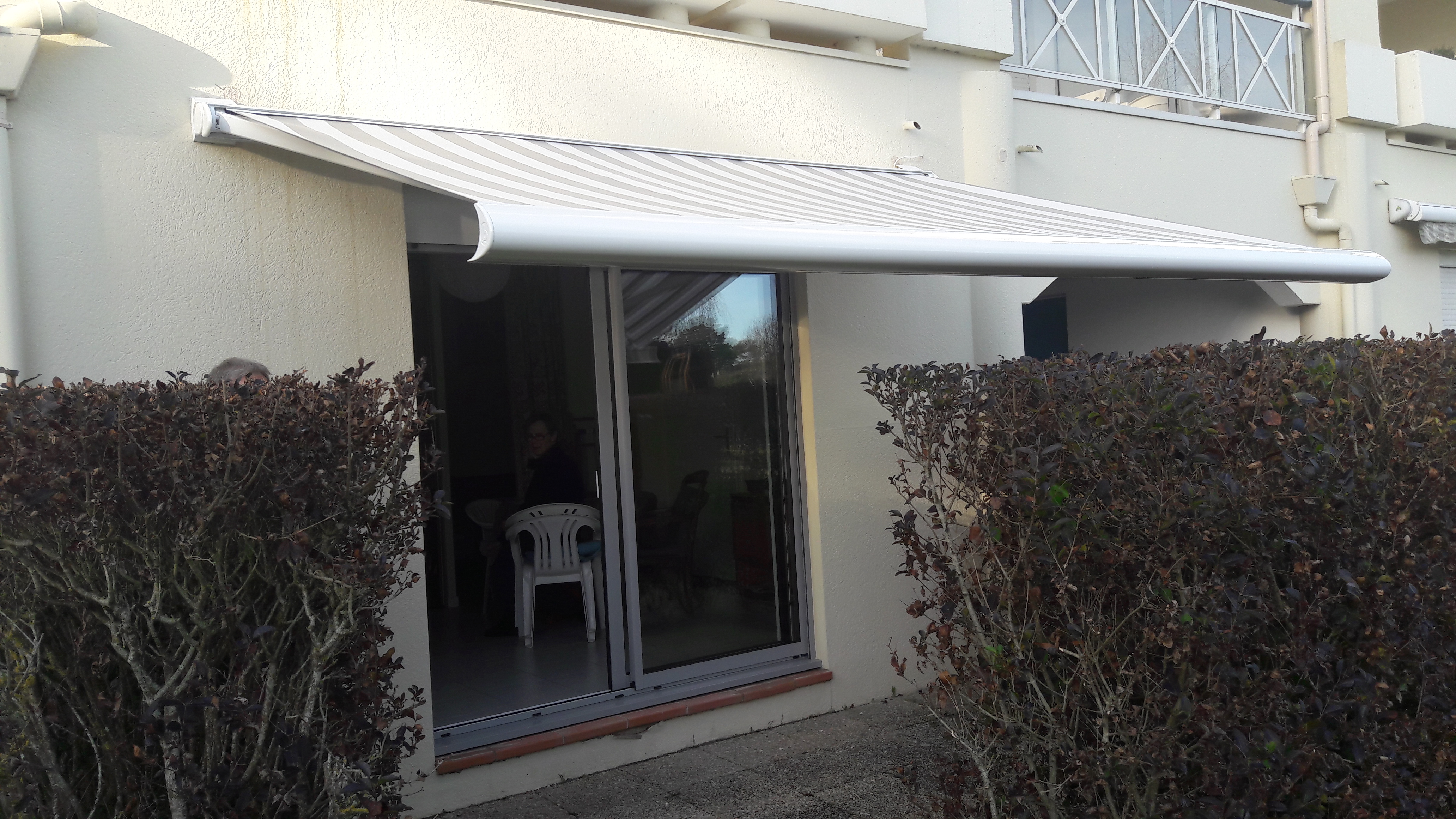 store banne