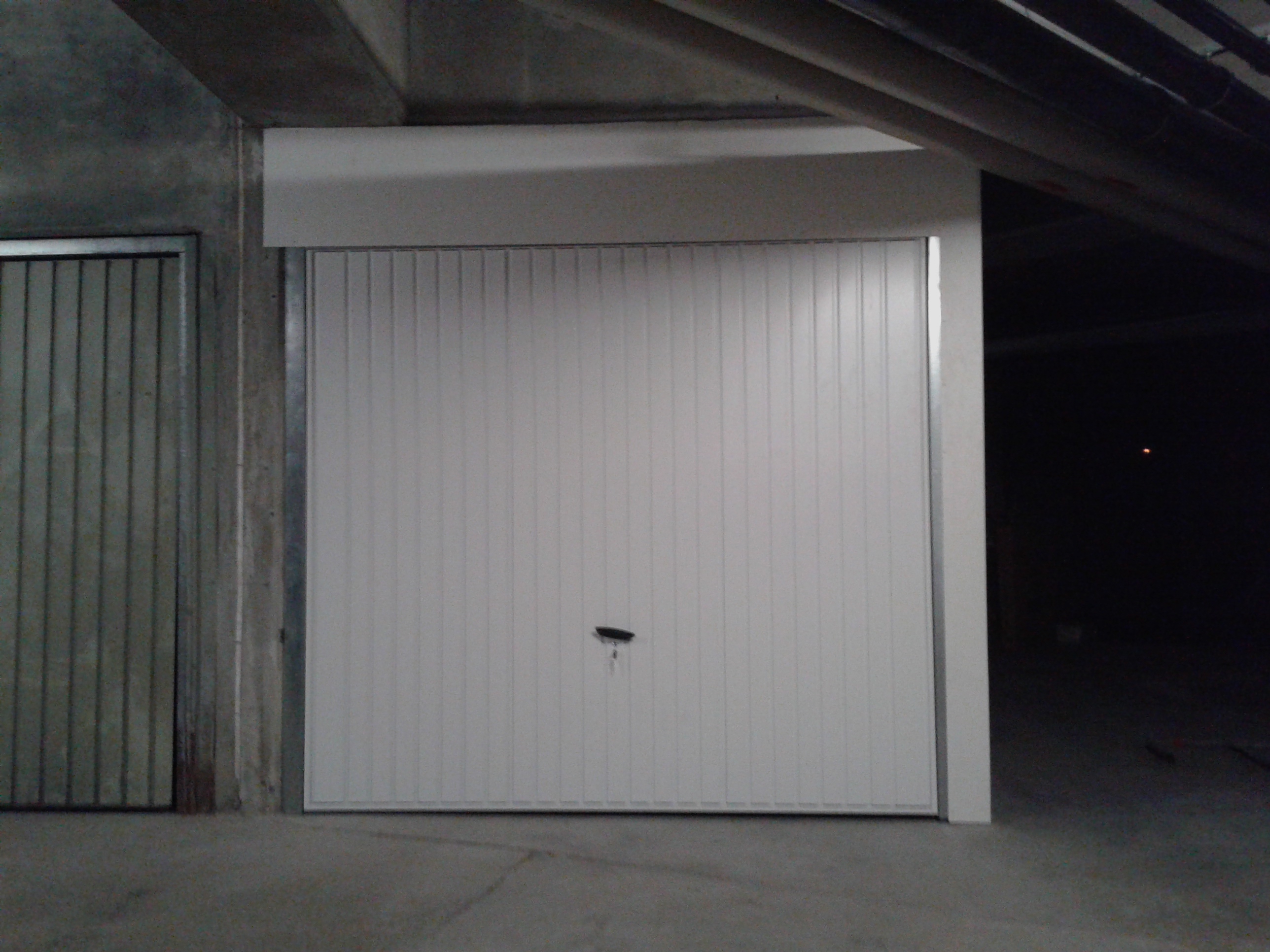 porte de garage blanche