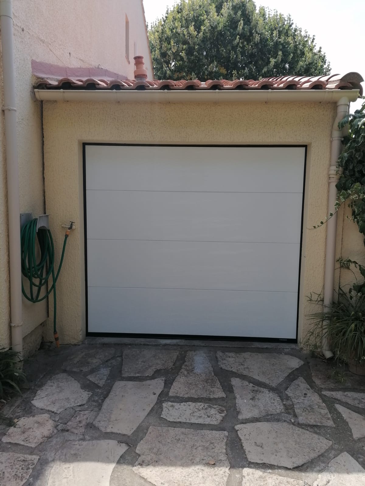 porte de garage blanche