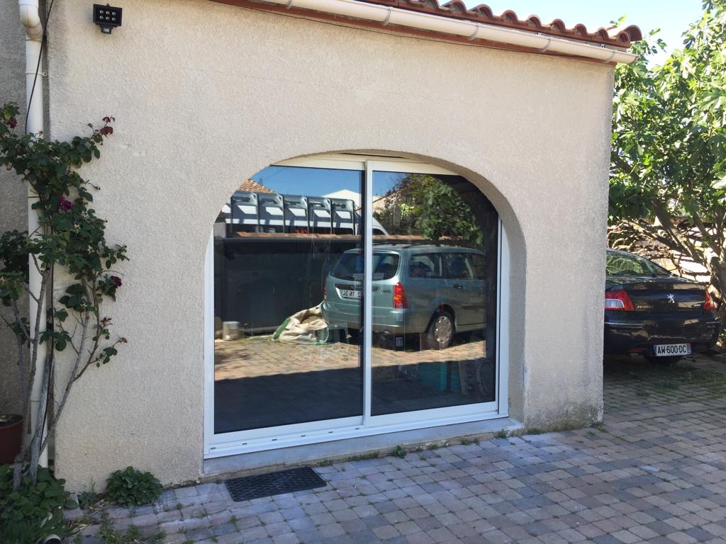 baie vitrée pour ancienne porte de garage arrondie