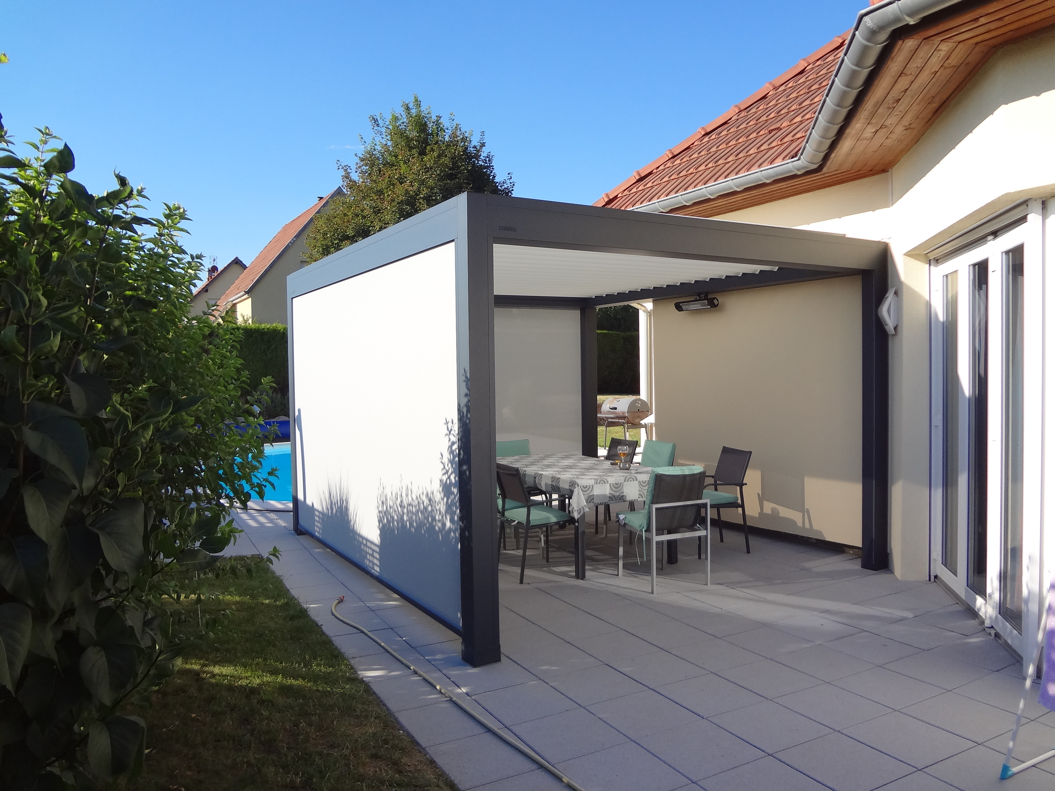 pergola bioclimatique avec screens