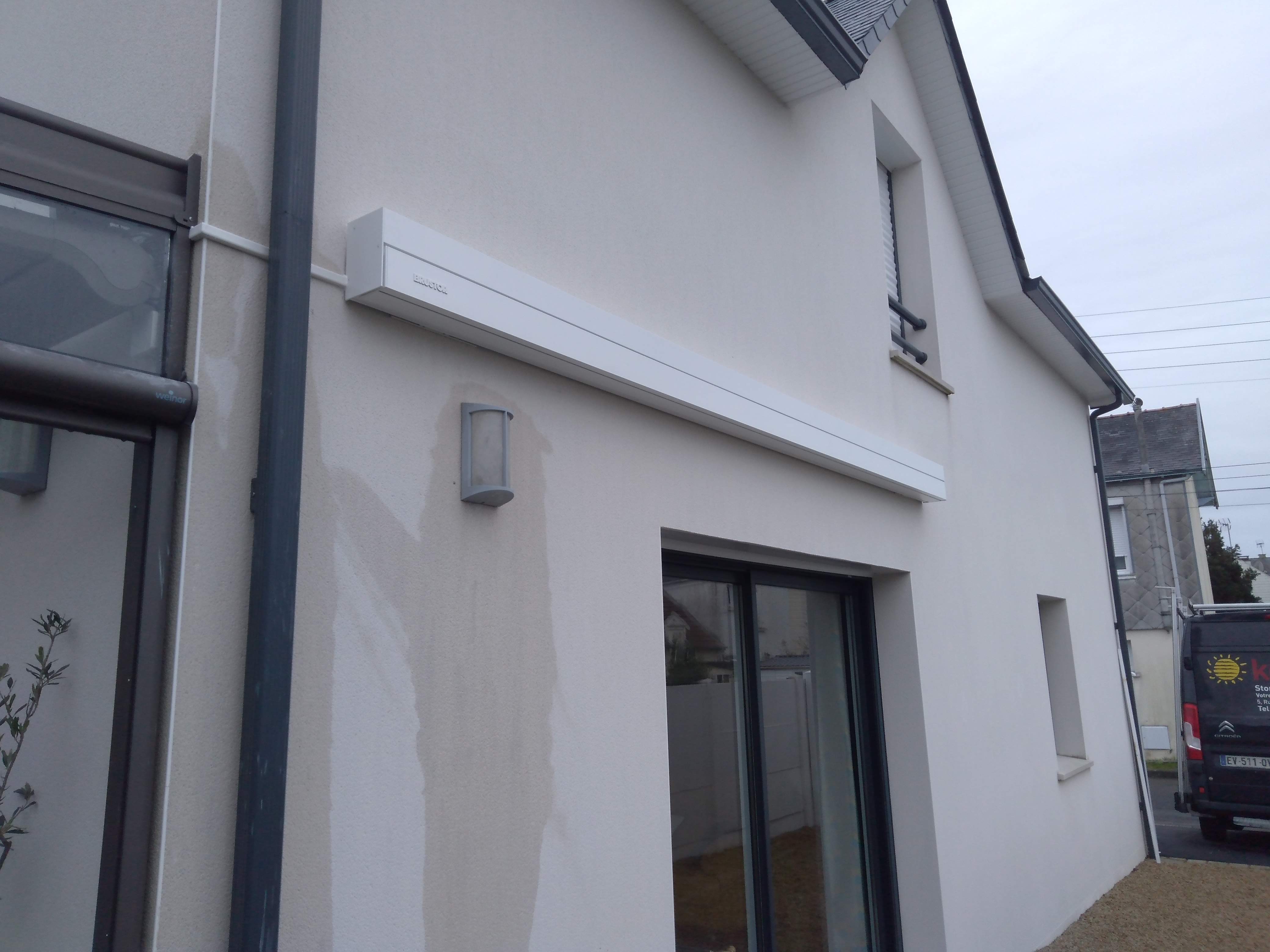 store coffre motorisé leds sur bras