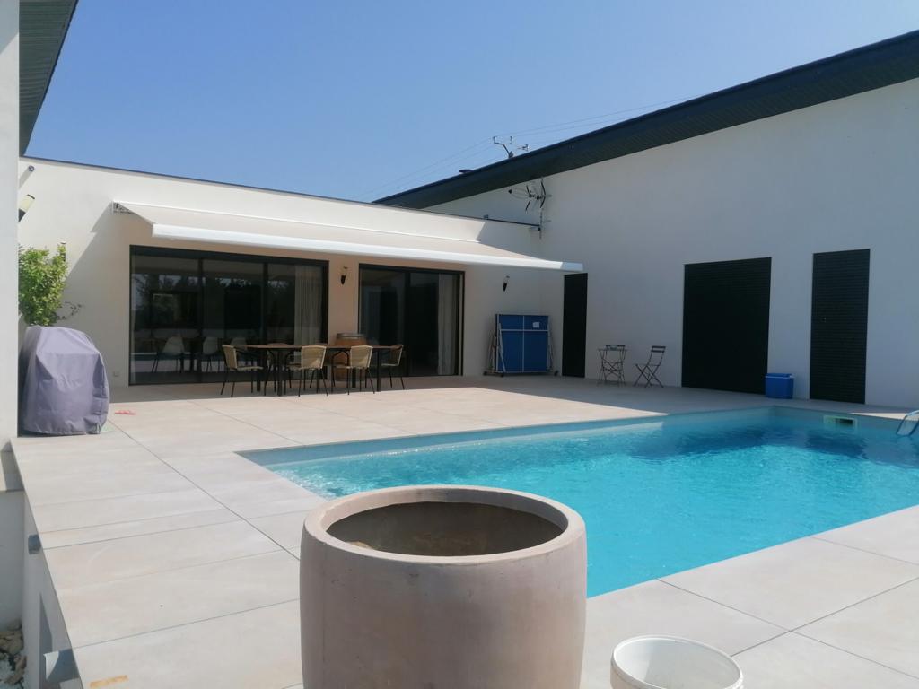 store banne pour maison moderne avec piscine