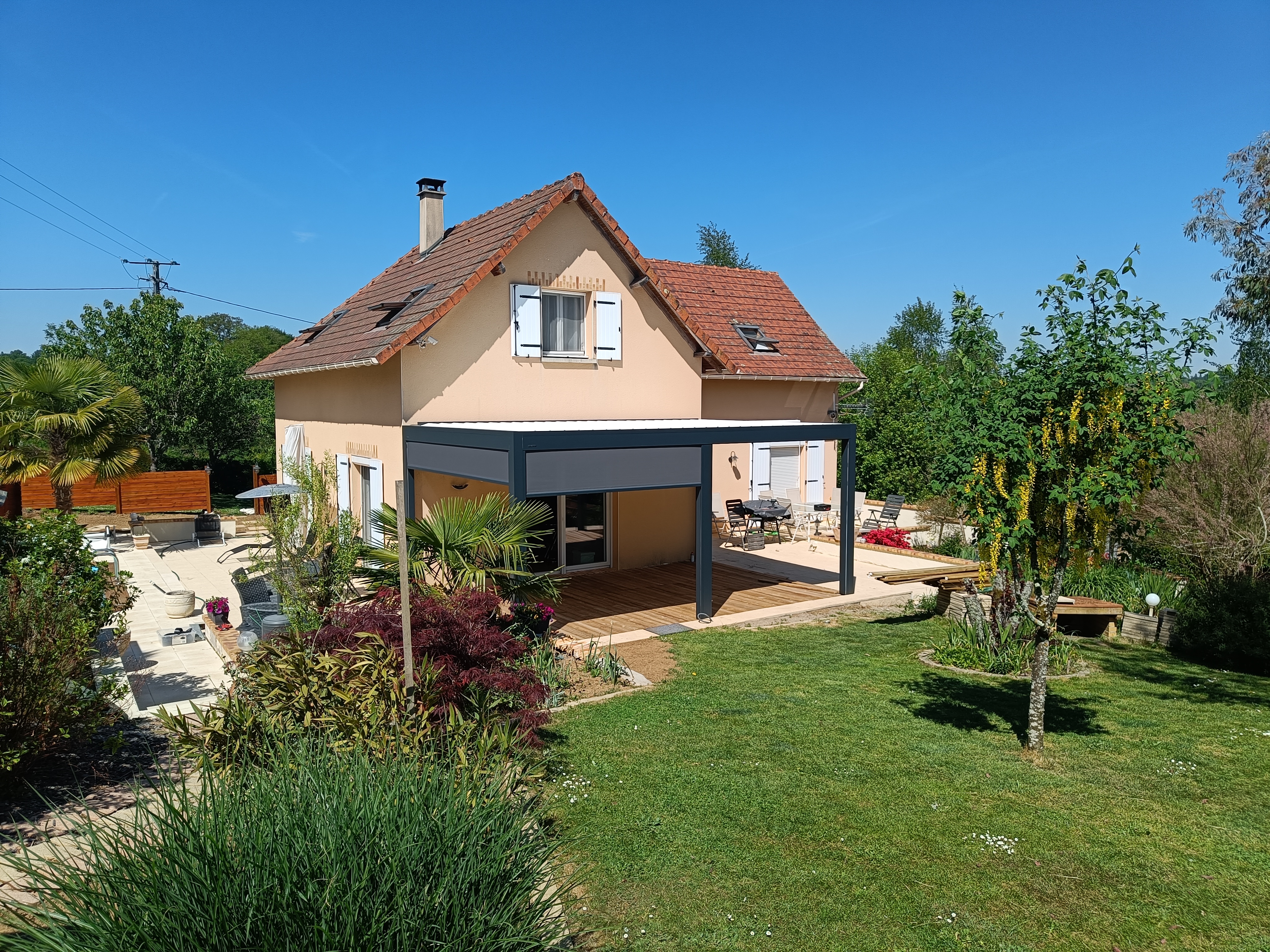 pergola bioclimatique avec screens
