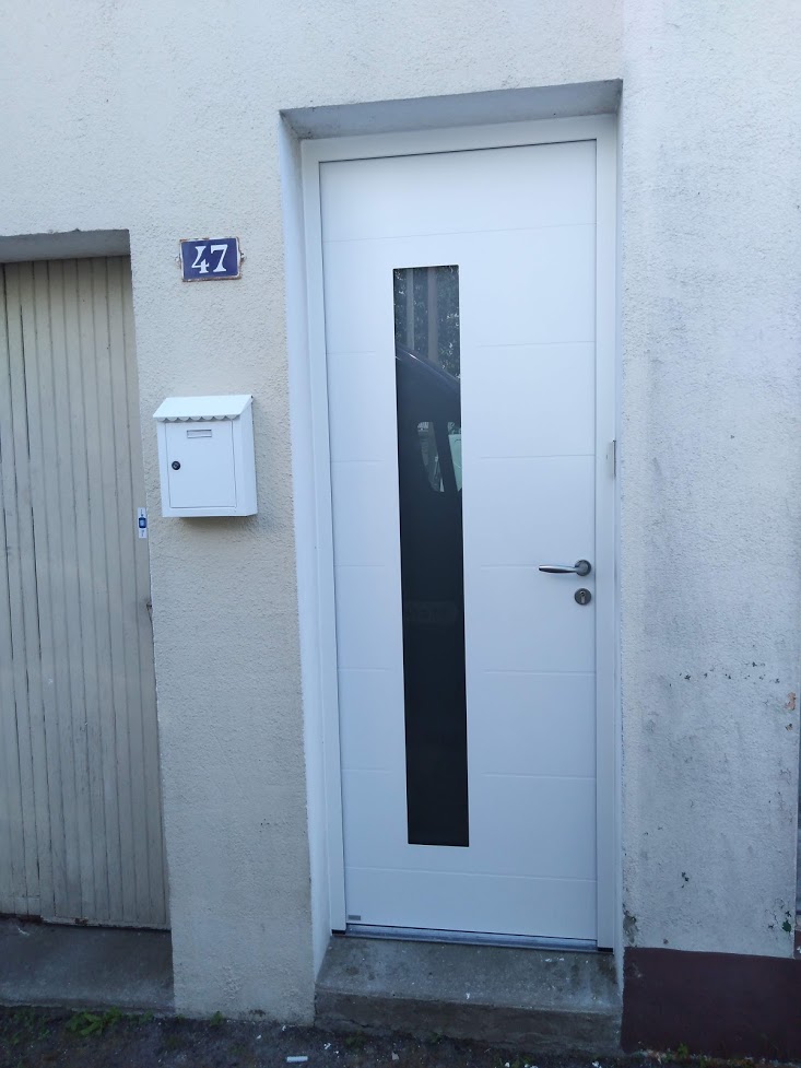 porte d'entrée blanche