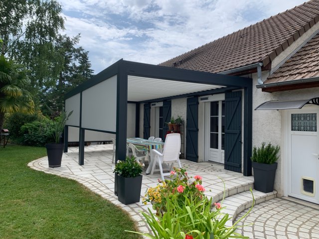 pergola bioclimatique avec screens