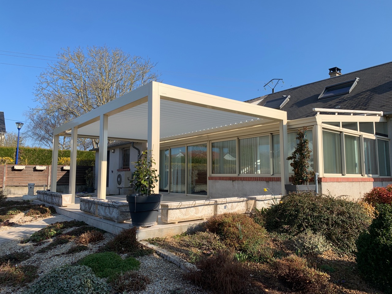 pergola blanche