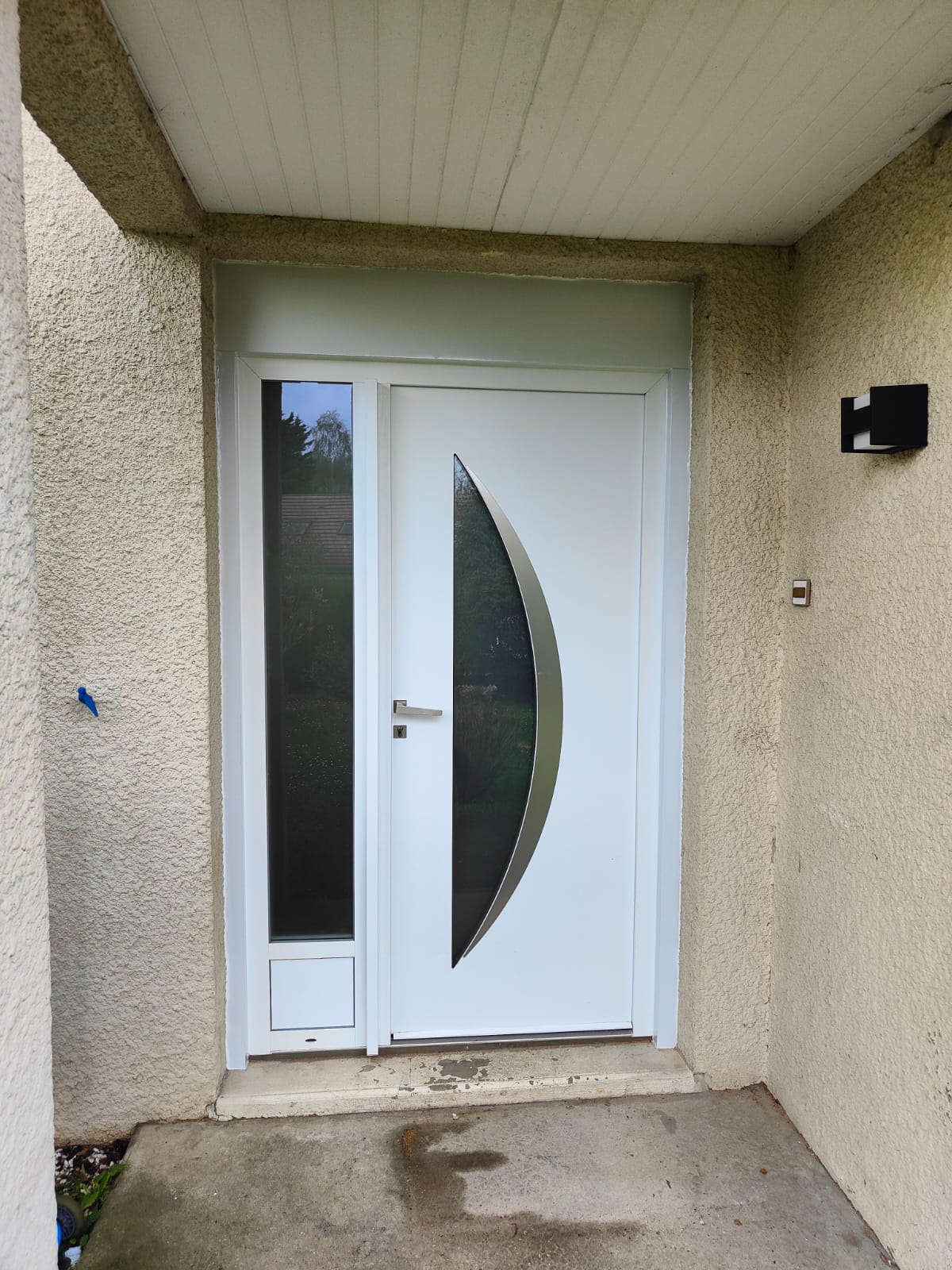 porte d'entrée semi vitrée blanche
