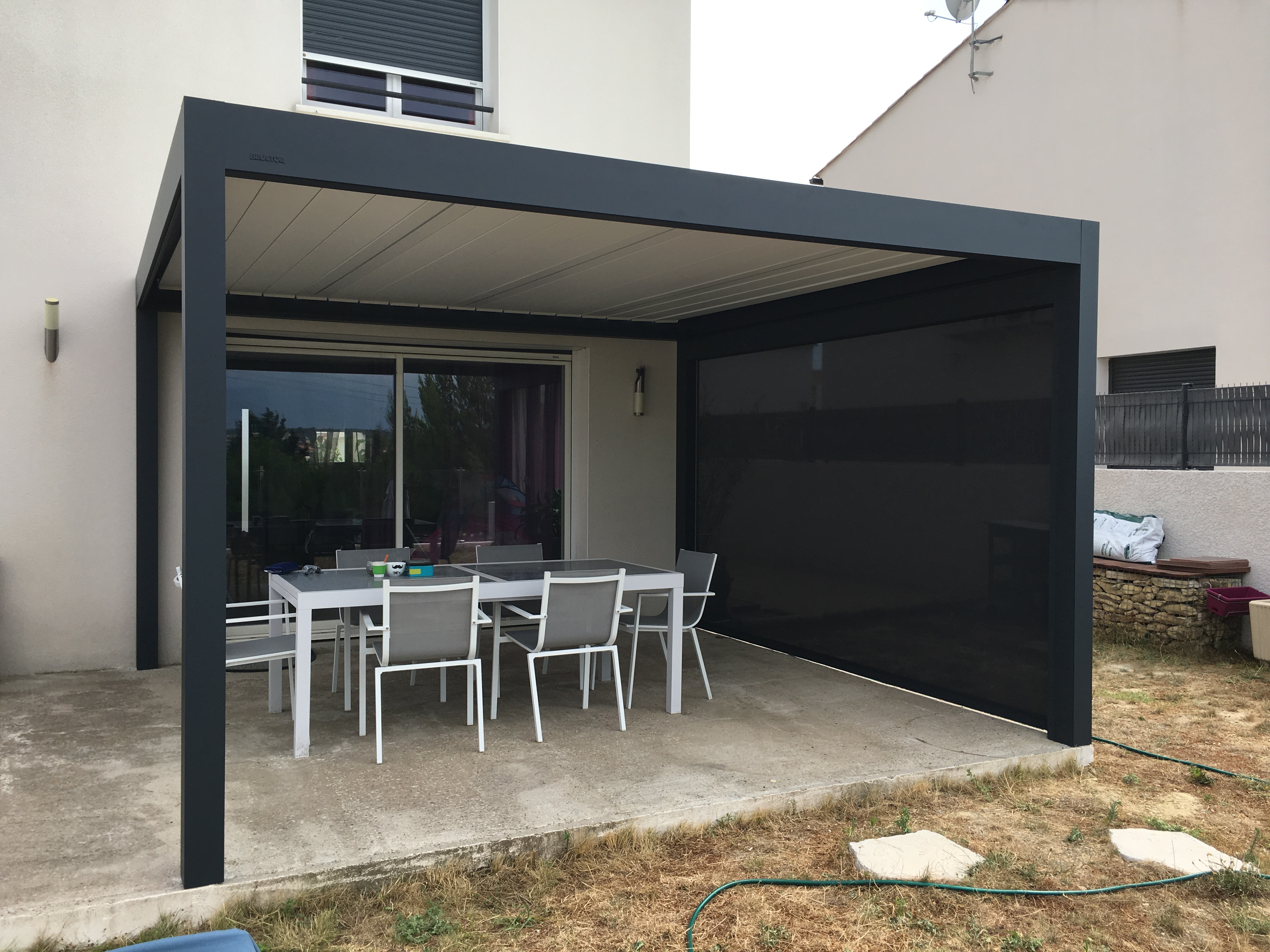 pergola bioclimatique avec screen
