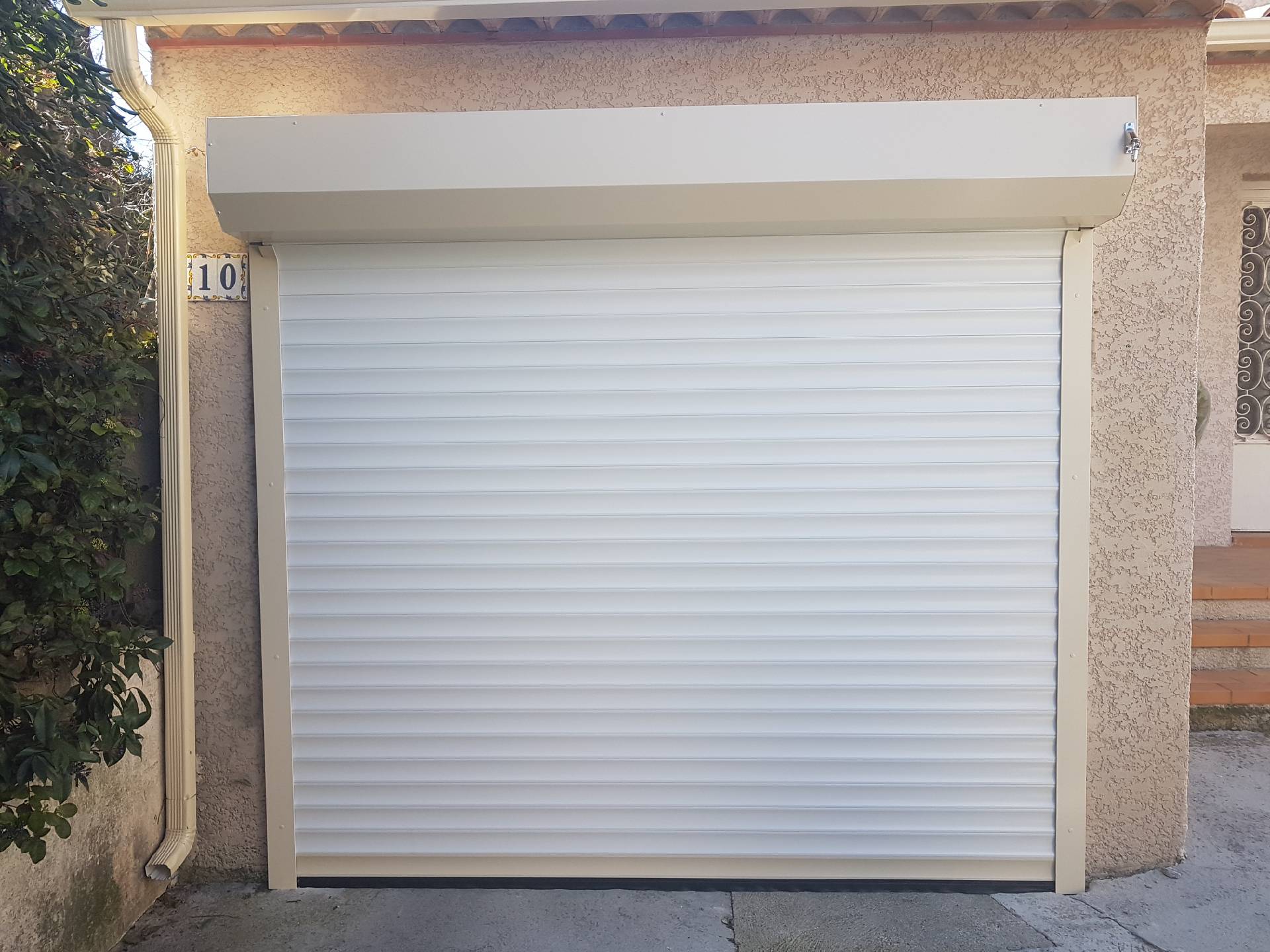 porte de garage blanche