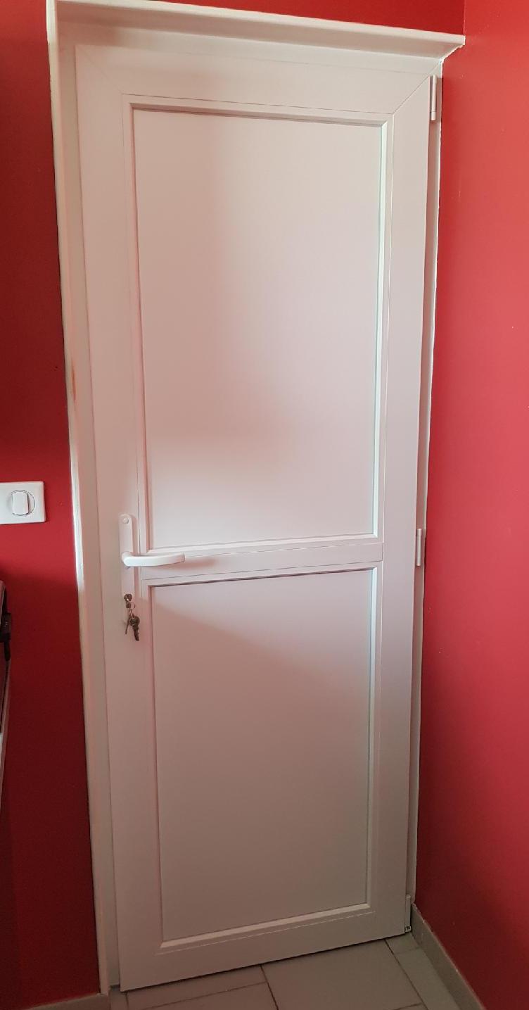 Porte isolante installée à Louviers (27) par L'Eker