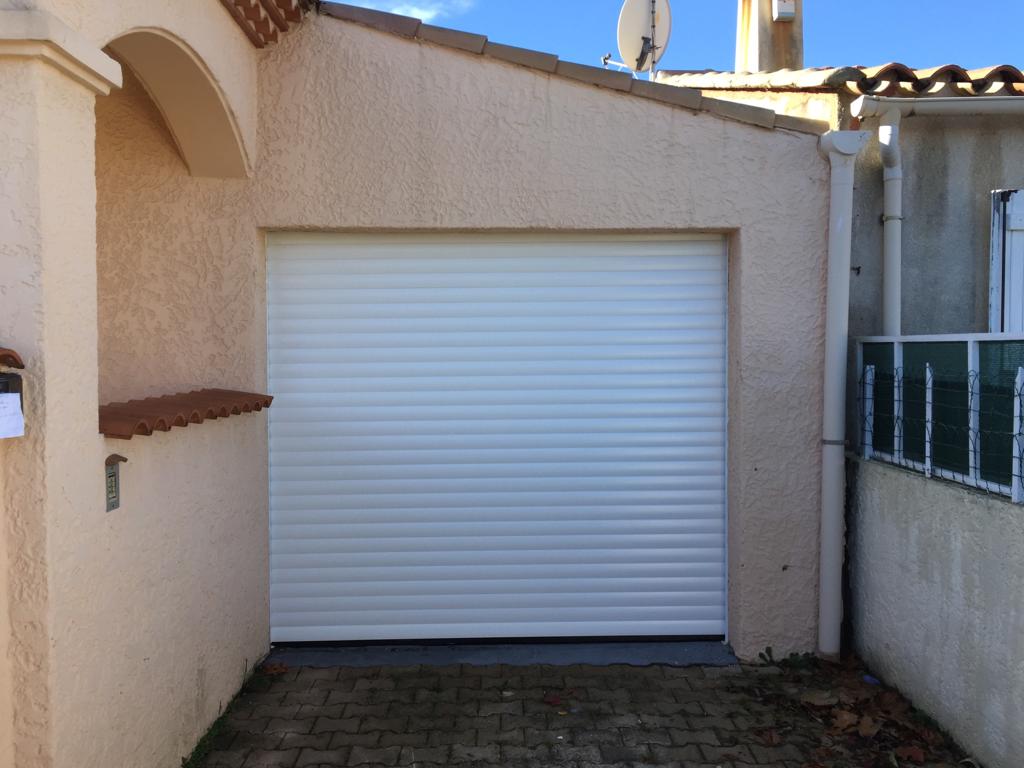 porte de garage enroulable blanche