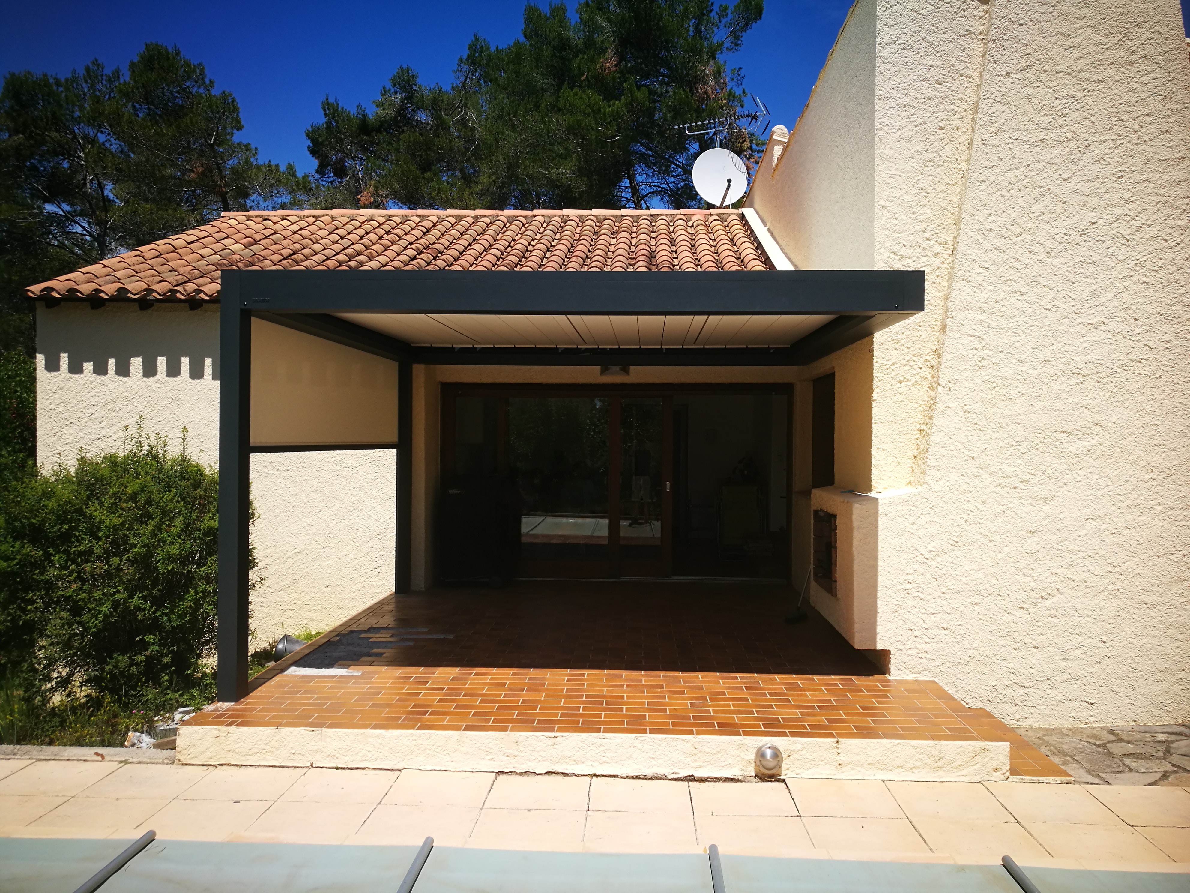 pergola bioclimatique adossée